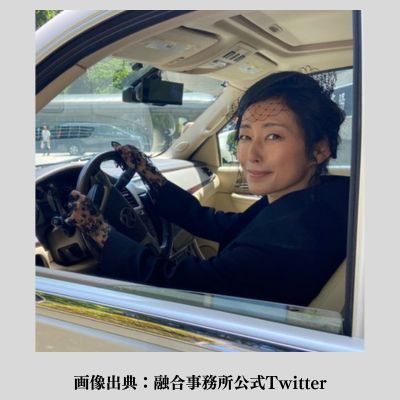 喪服姿のデボラジーン(木村多江)