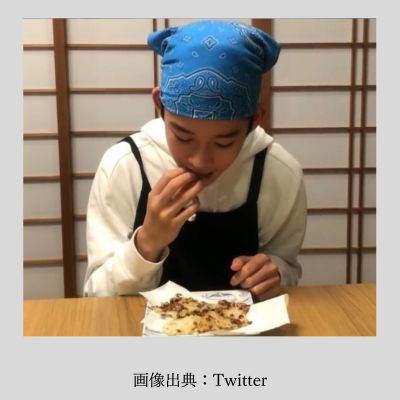 トップコートの料理企画で納豆せんべいを作った山時聡真さん